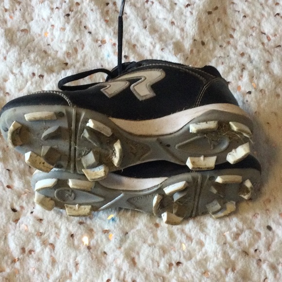 Ringor molded softball cleats size 2 youth - Picture 3 of 3